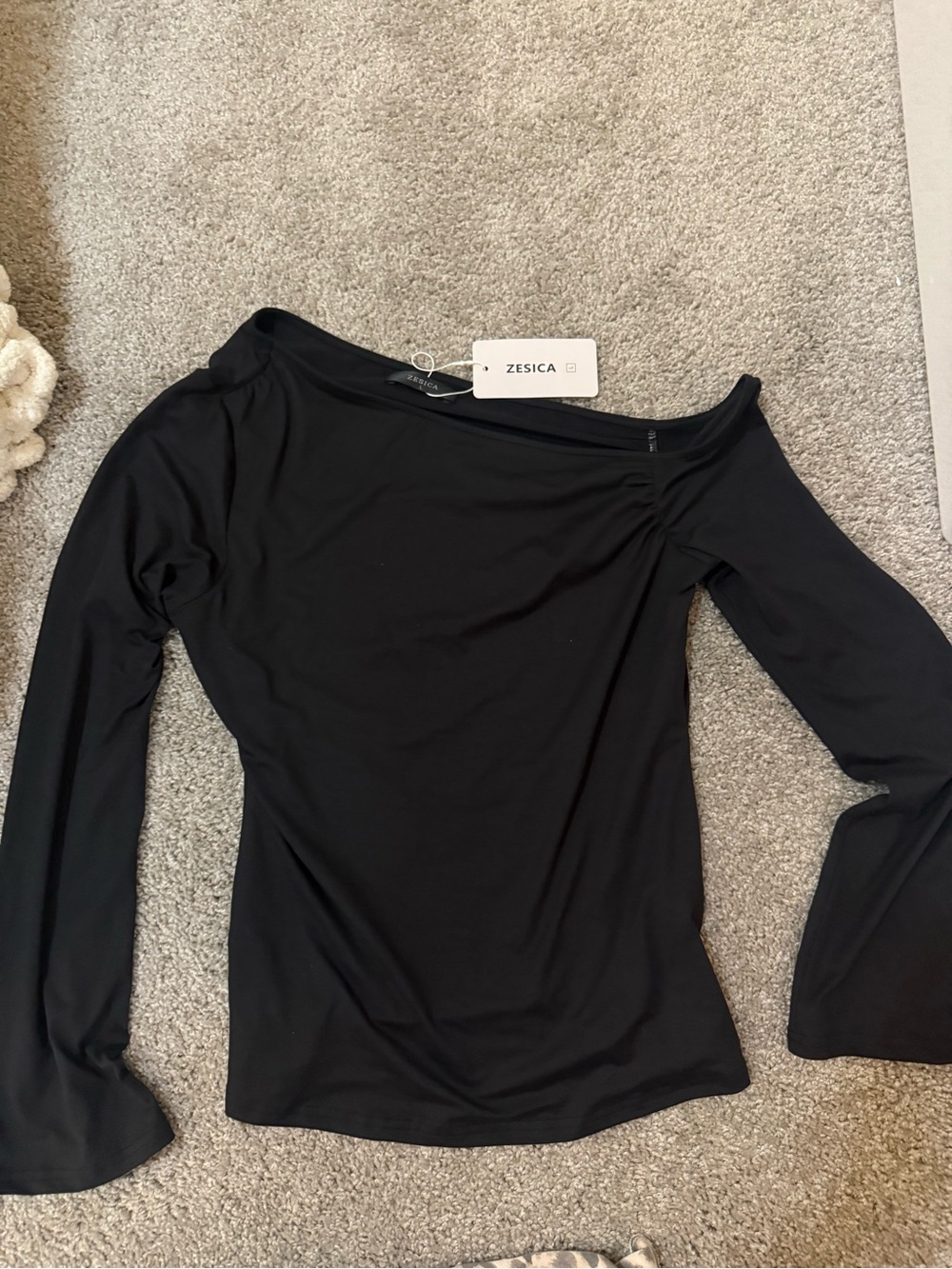 Zesica Black Off-Shoulder Long Sleeve Top with Slight Ruching